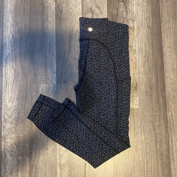 Athleta Ultimate Stash Textured Tight Legging - Picture 3 of 7